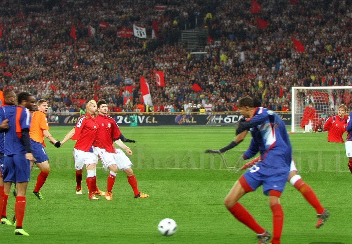 2008欧洲杯经典对决：法国VS荷兰激战回顾(图2)